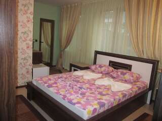Гостевой дом Guest House Hristina Созополь Двухместный номер Делюкс с 1 кроватью и дополнительной кроватью-1